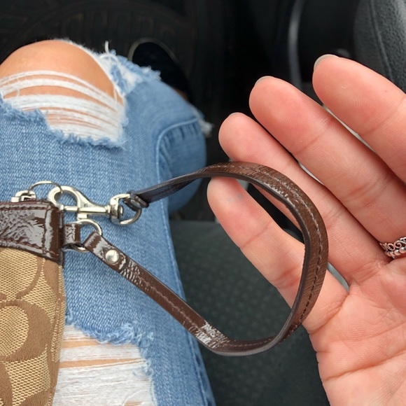 Coach Wristlet Brown - Picture 3 of 8